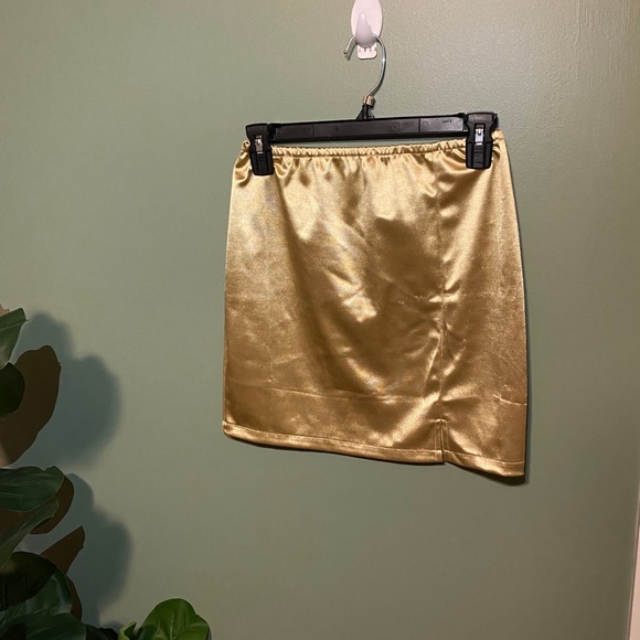 Gold split mini skirt - Picture 2 of 8